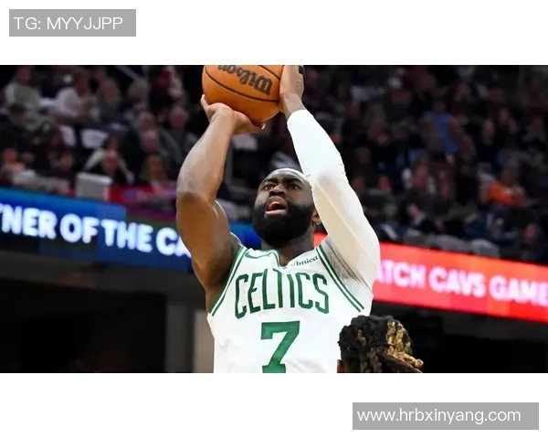 杰伦布朗如何在NBA赛场上展现领导力与卓越表现